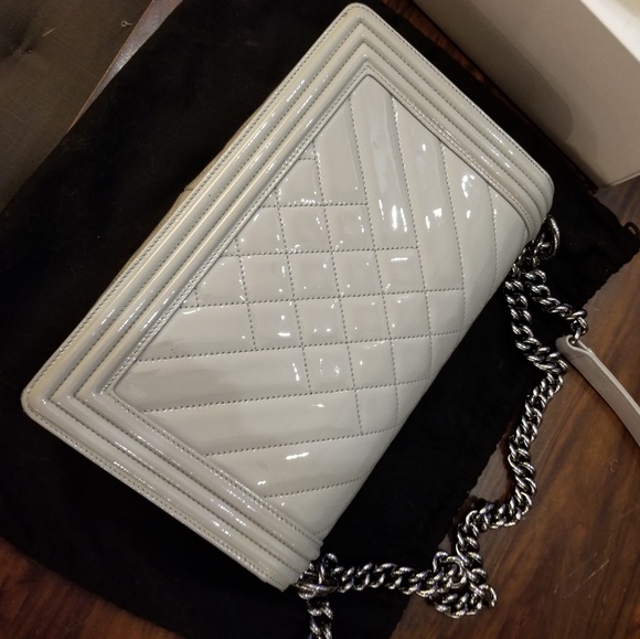 ❗SOLD❗Chanel New Medium Patent Leather Boy Bag - Picture 3 of 8